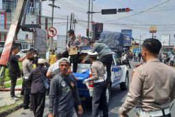 Seorang tewas akibat truk tabrak kendaraan di lampu merah Kota Tasikmalaya