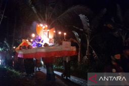 Warga Pamekasan gelar pawai obor sambut HUT Ke-77 RI