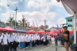 Merdeka dan heppiee sambut mahasiswa baru IKIP Budi Utomo Malang