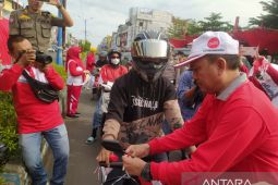 Pemerintah Provinsi Bengkulu bagikan 5.000 bendera ke masyarakat