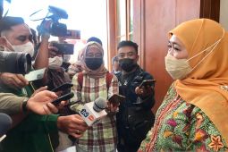 Gubernur Khofifah terima anugerah pemimpin terpopuler di media daring