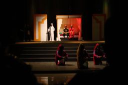 Ini pertujukan di panggung taman seni dan budaya Aceh