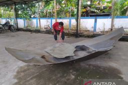 BRIN Pontianak bawa dua potongan besi Roket Long March 5B China untuk penelitian