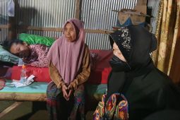 Mensos Risma bantu renovasi rumah lansia di Bangkalan