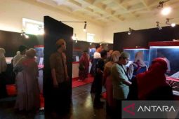 Pengunjung padati pameran Artefak Rasulullah di Gedung Juang Tambun Bekasi