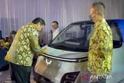 Produksi perdana mobil listrik Wuling Air EV
