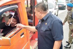 Pemkot Ambon canangkan gerakan pembagian Bendera Merah Putih