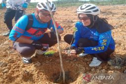 Indocement tanam ratusan pohon peduli linkungan