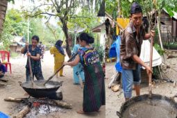 Kelber Bonardon Nasution gandeng ibu - ibu wirid yasin masak bubur Asyura