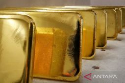 Emas terangkat 11,80 dolar ditopang "greenback" yang lebih lemah