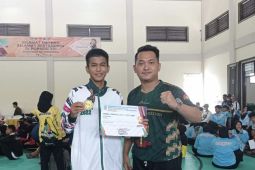 Sandi beri kado manis di satu abad PSHT Balangan
