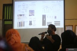 Pelatihan rancang busana