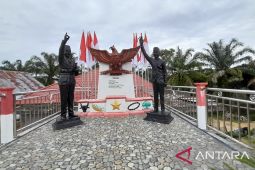 Winoto rogoh kocek Rp300 juta bangun patung Soekarno-Jokowi