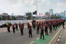 Buruh tutup Jalan Gatot Subroto