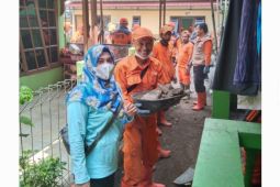 Tiga rumah warga di Cijantung Jakarta tertimpa tembok turap