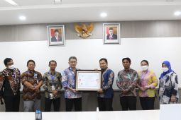 Konsen sosialisasi bahaya narkotika, Pj Bupati Aceh Besar terima penghargaan
