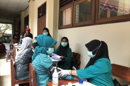 Pemprov Maluku gelar bakti sosial di SMP 14 Ambon sambut HUT RI