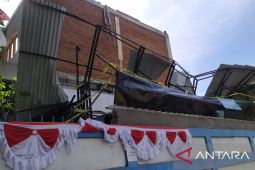 Tempat pengajian roboh, sejumlah pelajar MIN Banda Aceh dilarikan ke RSUZA
