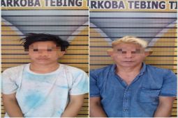 Ayah dan anak ditangkap karena memiliki narkotika