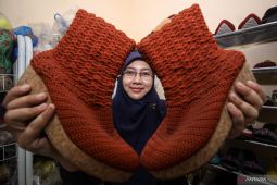Kerajinan sepatu rajut Sidoarjo