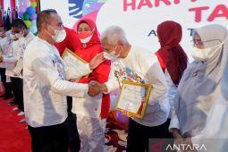 Bupati Asahan terima penghargan Kabupaten Layak Anak