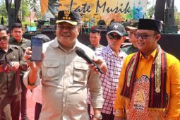Bupati laksanakan program bunga kampung di Kampung Pubian
