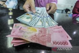 Rupiah akhir pekan melemah, tertekan turunnya cadangan devisa RI
