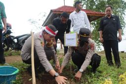 Polres Garut tanam ribuan pohon untuk cegah bencana
