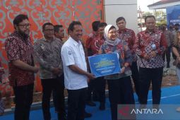 Menteri Kelautan dan Perikanan Trenggono resmikan gudang beku kapasitas 300 ton di Indramayu