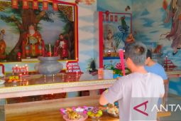 Warga etnis Tionghoa di Bangka menggelar ritual sembahyang rebut