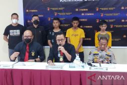 Tiga tersangka penipuan nasabah Bank BRI asal Cimahi diburu polisi