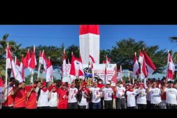 Gubernur Kaltara bagikan 5.000 bendara merah putih kepada masyarakat