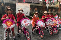 Pelajar di Denpasar rayakan HUT Kemerdekaan RI lewat pawai sepeda hias