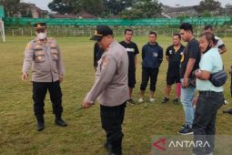Pesepak bola tewas tersambar petir saat menjalani laga di lapangan