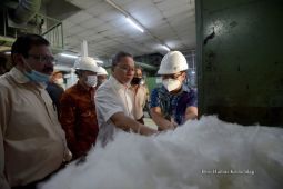 Indonesia exports 10 containers of textile on the same day