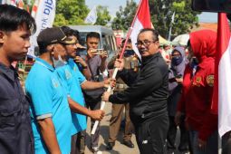 Pemkab Cirebon bagikan 10 juta bendara merah putih ke masyarakat