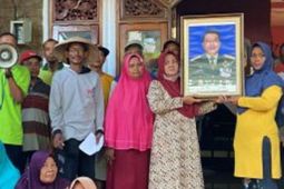 Ratusan warga datangi rumah Moeldoko di Kediri dukung jadi capres