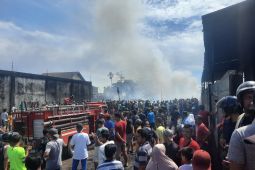 Gudang minyak terbakar, sempat terdengar 5 kali ledakan