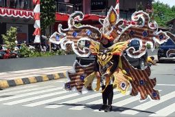 Ribuan warga Biak parade Nusantara untuk meriahkan HUT ke-77 RI