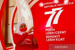 Upacara  HUT Ke-77 RI Grahadi dimeriahkan tari kolosal Sumpah Amukti Palapa