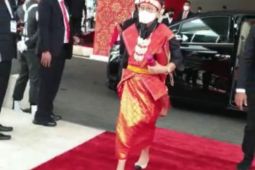 Menlu RI hadiri sidang tahunan MPR dengan pakaian adat Toba