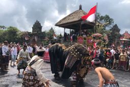 Ratusan warga Ubud-Bali ikuti parade seni HUT RI