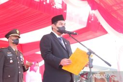 Ketua DPRD  bacakan teks proklamasi