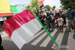 Hening cipta pengguna jalan di Jombang