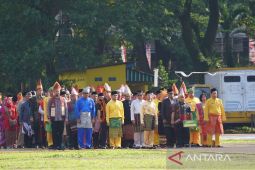 Tamu undangan Upacara HUT Ke-77 RI di Medan kenakan pakaian adat