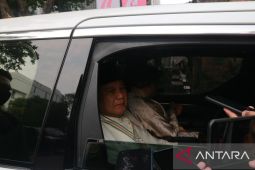 Iriana Jokowi dan Prabowo joget saat perayaan HUT Kemerdekaan di Istana Negara