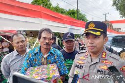 Hasil nabung selama 17 tahun, warga Cianjur buat bendera panjang 220 meter