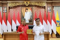 Gubernur Koster terima TOA tandai peluncuran uang rupiah kertas 2022