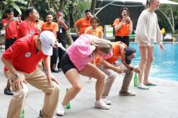 Wisatawan asing ikuti lomba Agustusan di Ijen Suites Malang