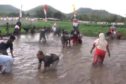 HUT RI, relawan Des Ganjar Ponorogo gelar lomba tangkap ikan